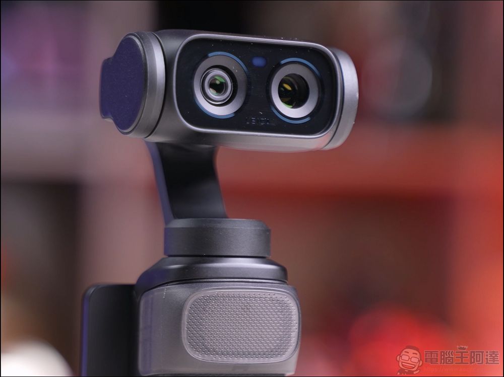 Insta360 Luna Ultra 開箱:可拆式 OLED 圖傳螢幕、徠卡雙鏡頭、12 倍變焦一次補齊手持雲台痛點 - 電腦王阿達 Insta360 Luna Ultra 開箱:可拆式 OLED 圖傳螢幕、徠卡雙鏡頭、12 倍變焦一次補齊手持雲台痛點 - 電腦王阿達
